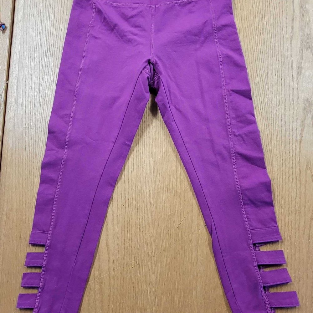 Magenta Capri Leggings with cut outs